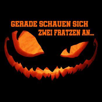 Halloween Kürbis Gerade schauen sich Zwei Fratzen an